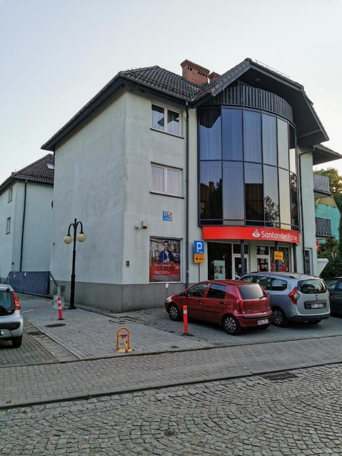 Uroczy Apartament Przy Deptaku Z Parkingiem. Polanica-Zdroj Luaran gambar