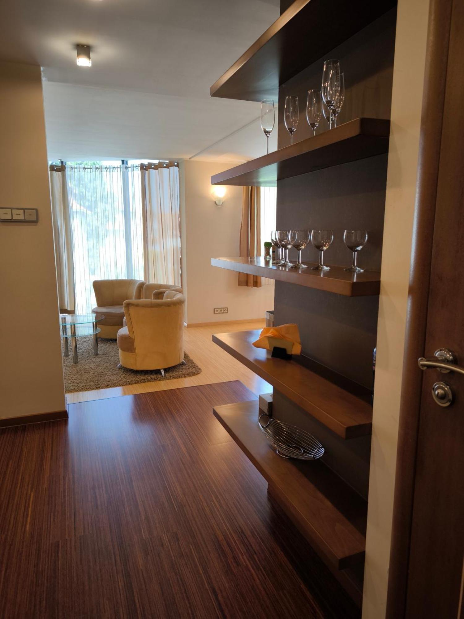 Uroczy Apartament Przy Deptaku Z Parkingiem. Polanica-Zdroj Luaran gambar