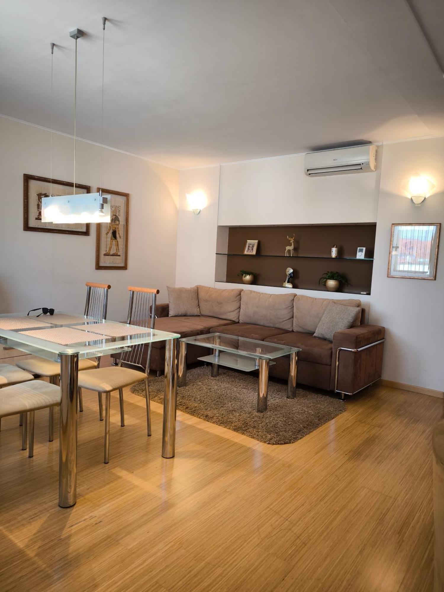 Uroczy Apartament Przy Deptaku Z Parkingiem. Polanica-Zdroj Luaran gambar