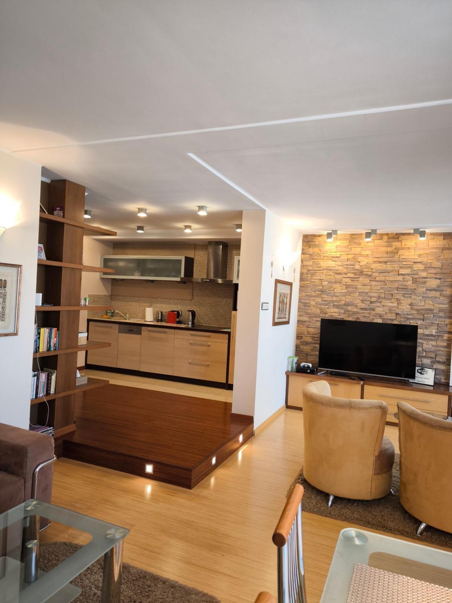Uroczy Apartament Przy Deptaku Z Parkingiem. Polanica-Zdroj Luaran gambar